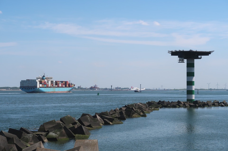 Port Rotterdam z rekordowymi przeładunkami kontenerów - GospodarkaMorska.pl