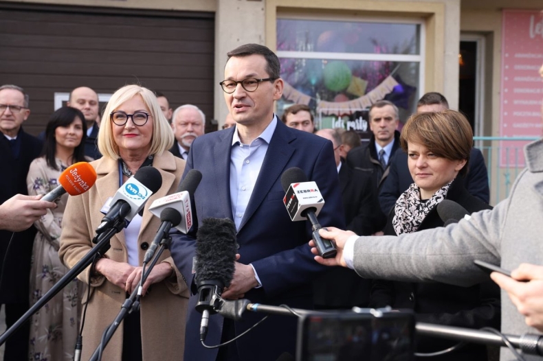 Premier: Spada bezrobocie, CIT i ZUS płacony przez małe firmy - GospodarkaMorska.pl