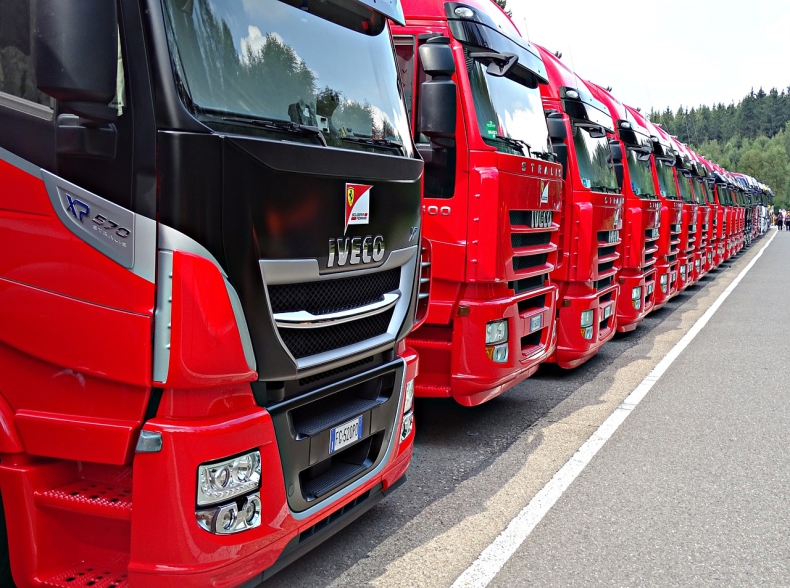 UE: Jest porozumienie ws. limitów CO2 dla ciężarówek - GospodarkaMorska.pl