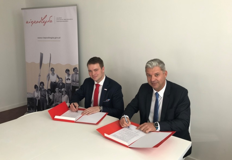 Polski Związek Żeglarski podpisał umowę o współpracy w ramach Programu Niepodległa - GospodarkaMorska.pl