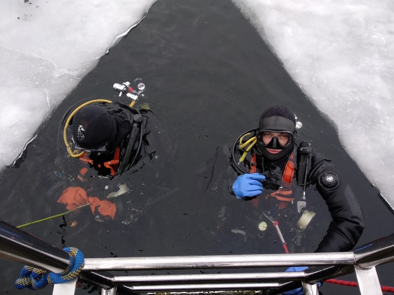 Zimowe zgrupowanie nurków Marynarki Wojennej - GospodarkaMorska.pl