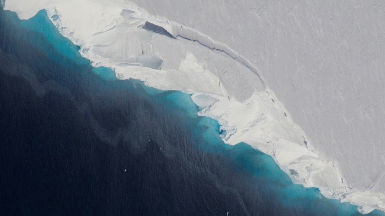 Naukowcy odkryli na dnie lodowca dziurę wielkości 2/3 nowojorskiego Manhattanu - GospodarkaMorska.pl
