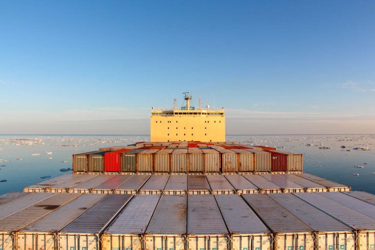 Udziały Maerska maleją z powodu trwającej wojny handlowej - GospodarkaMorska.pl