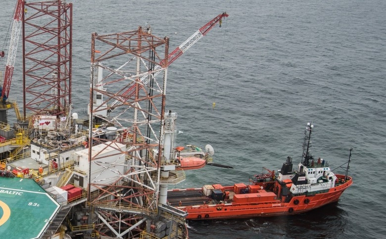 Trzy osoby zatrzymane ws. wyrządzenia szkody w spółce Lotos Petrobaltic S.A. - GospodarkaMorska.pl