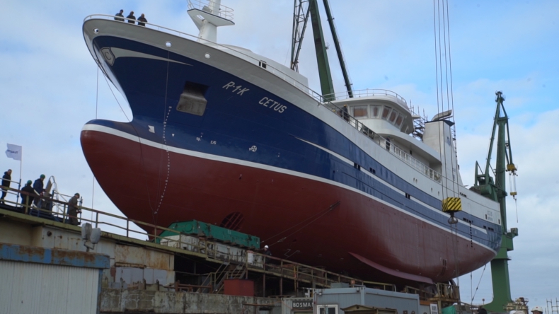 Trawler Cetus już na wodzie. Pierwsze w tym roku wodowanie w SR Nauta (foto, wideo) - GospodarkaMorska.pl