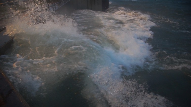 Ostrzeżenie o silnym sztormie - GospodarkaMorska.pl
