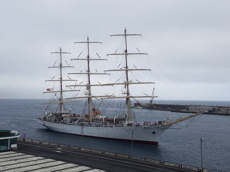 Dar Młodzieży dotarł na Azory (foto) - GospodarkaMorska.pl