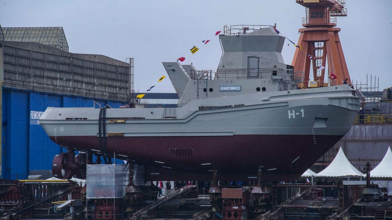 Chrzest drugiego z serii holownika budowanego dla MW RP (foto) - GospodarkaMorska.pl