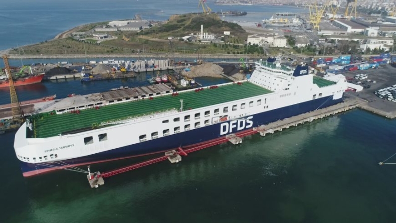 Pierwszy z nowych kolosów dla DFDS ochrzczony. Poznaliśmy jego nazwę - GospodarkaMorska.pl