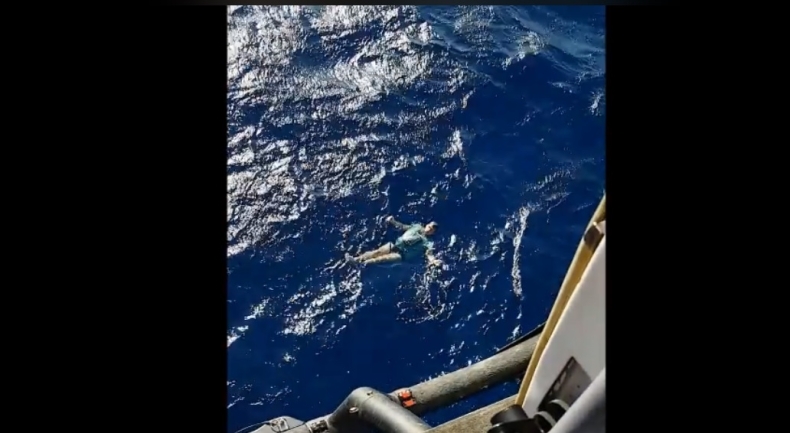 Wypadł za burtę jachtu. Przeżył na oceanie dzięki dżinsom (wideo) - GospodarkaMorska.pl