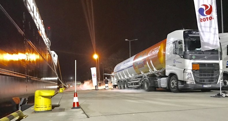 Usługa bunkrowania LNG na stałe w ofercie LOTOS i PGNiG (wideo) - GospodarkaMorska.pl