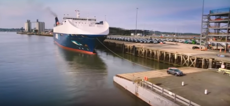 Czy mały citroen może przeciągnąć wielki statek? - GospodarkaMorska.pl