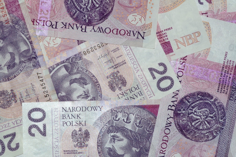 DZIEŃ NA FX/FI: Dane o produkcji umocniły złotego, w centrum uwagi Fed - GospodarkaMorska.pl