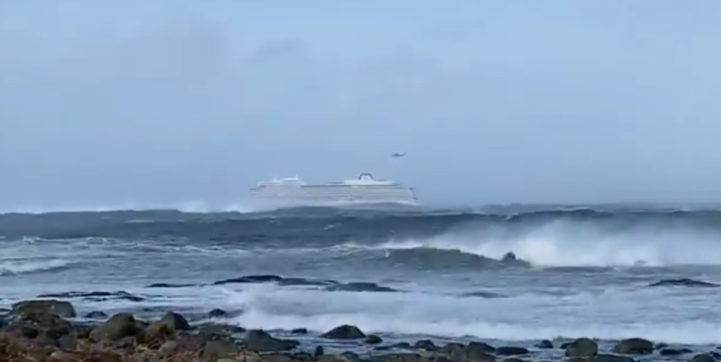 Norwegia: Ewakuacja 1 300 pasażerów ze statku wycieczkowego (foto, wideo) - GospodarkaMorska.pl