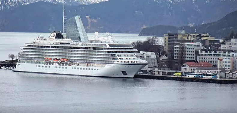 Norwegia: Statek wycieczkowy Viking Sky dotarł po awarii do portu (wideo) - GospodarkaMorska.pl