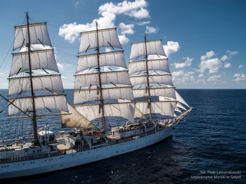 Dar Młodzieży wraca do domu - GospodarkaMorska.pl