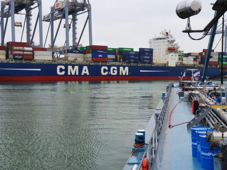 Kontenerowiec CMA CGM zakończył pierwszą operację bunkrowania biopaliwa - GospodarkaMorska.pl