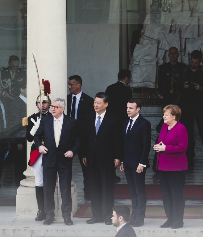 Francja: Macron spotkał się z Merkel, Junckerem i Xi - GospodarkaMorska.pl