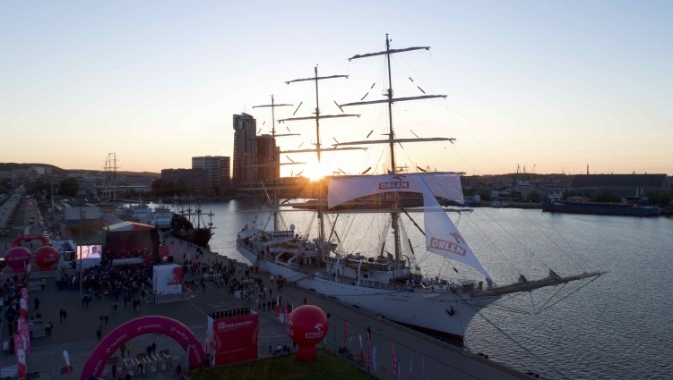 Dar Młodzieży wraca w czwartek do Gdyni z Rejsu Niepodległości - GospodarkaMorska.pl