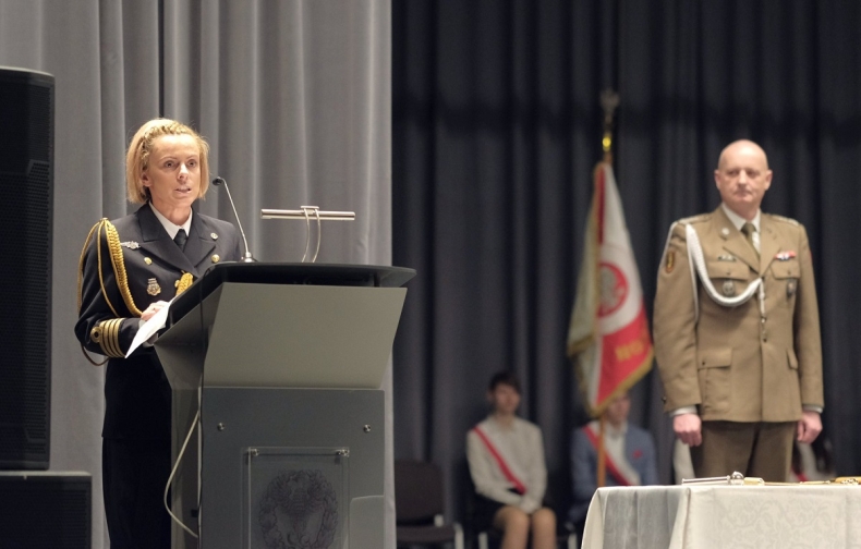 Matka chrzestna sztandaru - GospodarkaMorska.pl