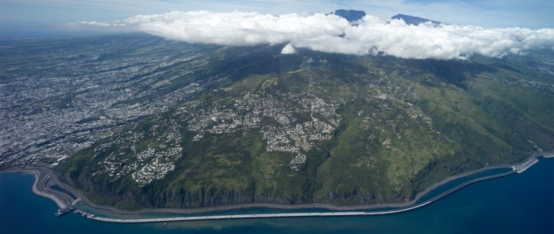 Ośmiornica z CRIST zakończyła budowę autostrady wokół wyspy Reunion (wideo) - GospodarkaMorska.pl