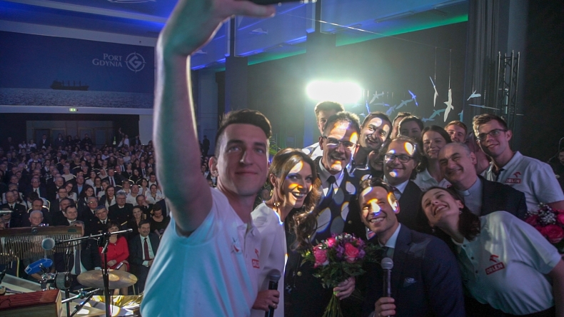 Gala na zakończenie Rejsu Niepodległości: „To jest fantastyczna młodzież, to jest niesamowity potencjał, którego nie możemy zmarnować” (foto, wideo) - GospodarkaMorska.pl