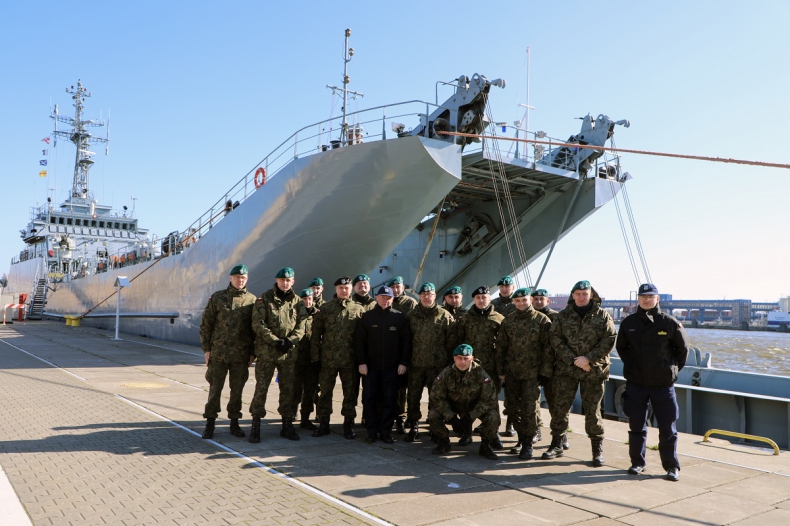 Wizyta kadry 15. Giżyckiej Brygady Zmechanizowanej w 8. Flotylli Obrony Wybrzeża - GospodarkaMorska.pl