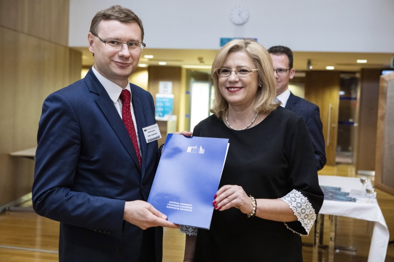 Uroczyste zatwierdzenie decyzji o unijnym dofinansowaniu dla projektu Urzędu Morskiego w Gdyni pn. „Modernizacja układu falochronów osłonowych w Porcie Północnym w Gdańsku” - GospodarkaMorska.pl