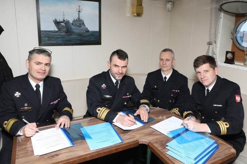 Zmiany dowódców na ORP Gniezno i ORP Lublin - GospodarkaMorska.pl