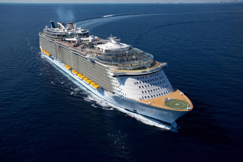 Oasis of the Seas: trzy rejsy odwołane po wypadku w stoczni Grand Bahama - GospodarkaMorska.pl