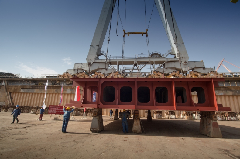 W stoczni CRIST położono stępkę pod budowę częściowo wyposażonego kablowca Nexans Aurora (foto) - GospodarkaMorska.pl