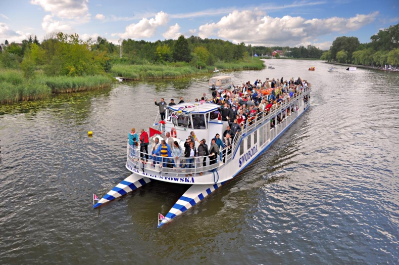 Paradą statków rozpoczął się sezon żeglugowy w Augustowie - GospodarkaMorska.pl