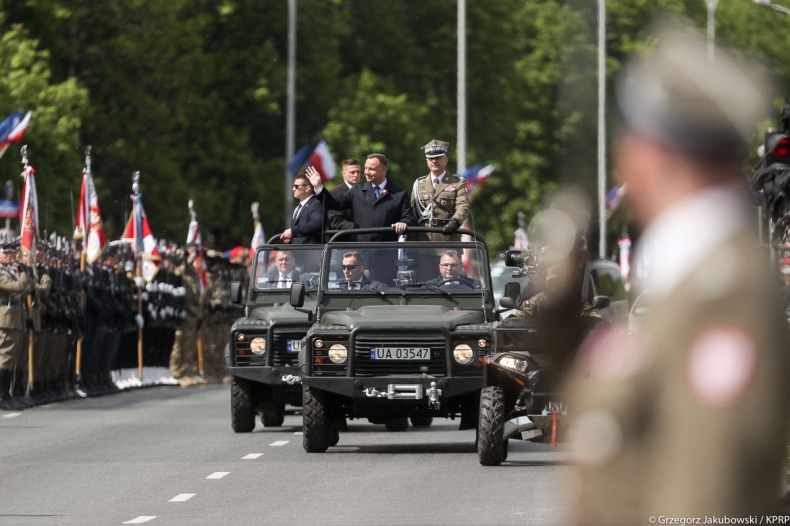 Prezydent i szef MON: Armia wymaga modernizacji - GospodarkaMorska.pl