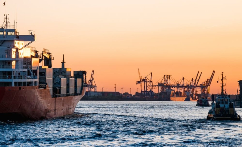 Wielka Brytania: Zmniejszenie prędkości statków nie jest rozwiązaniem dla problemu emisji żeglugi - GospodarkaMorska.pl