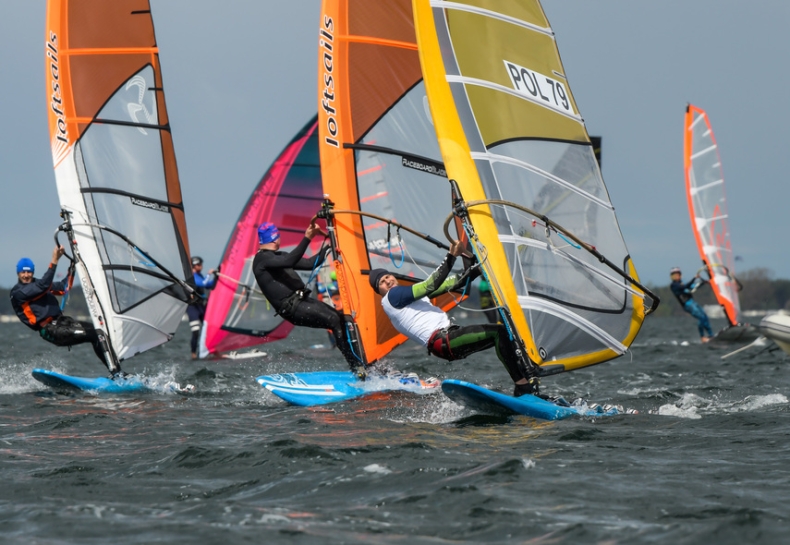 Regaty Pamięci Michała Srzednickiego na rozpoczęcie windsurfingowego Pucharu Polski - GospodarkaMorska.pl