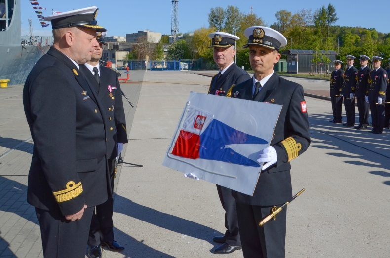 Nowy dowódca Dywizjonu Okrętów Bojowych - GospodarkaMorska.pl