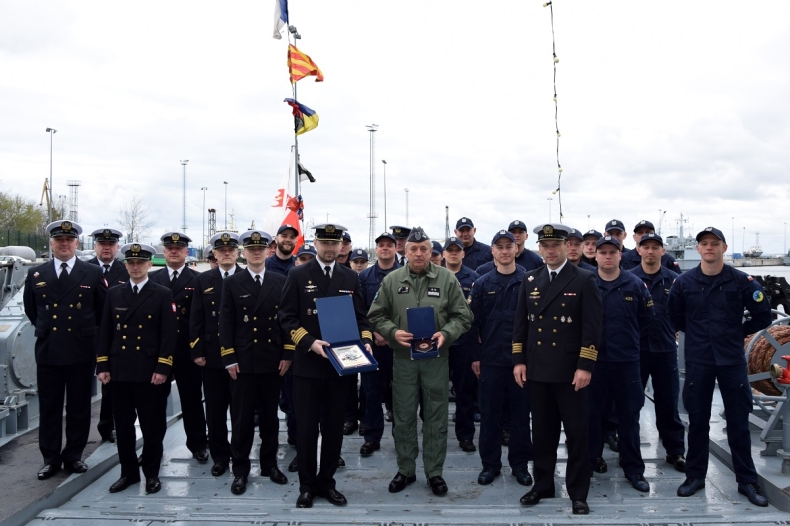 ORP Gniezno w Tallinie - GospodarkaMorska.pl