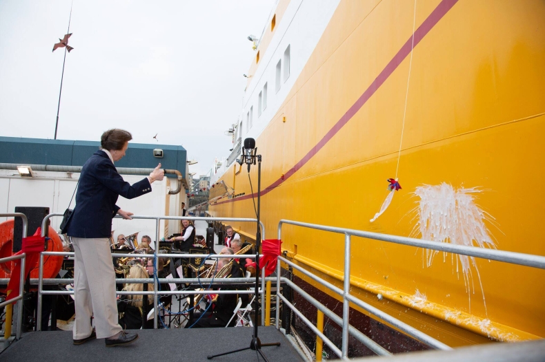 W Greenwich ochrzczono brytyjski statek Kirkella do połowów dalekomorskich (wideo) - GospodarkaMorska.pl
