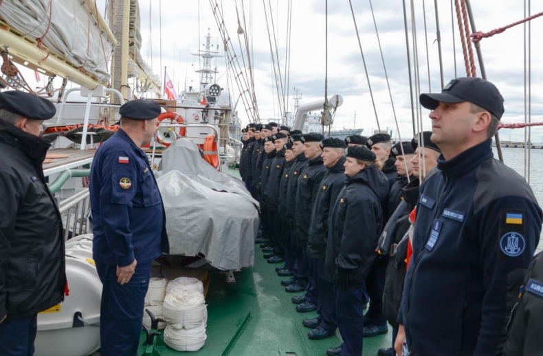Praktyki pod żaglami na ORP Iskra - GospodarkaMorska.pl