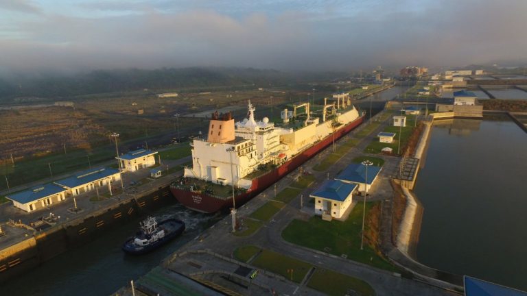 Kanał Panamski powitał największy dotychczas gazowiec LNG - GospodarkaMorska.pl