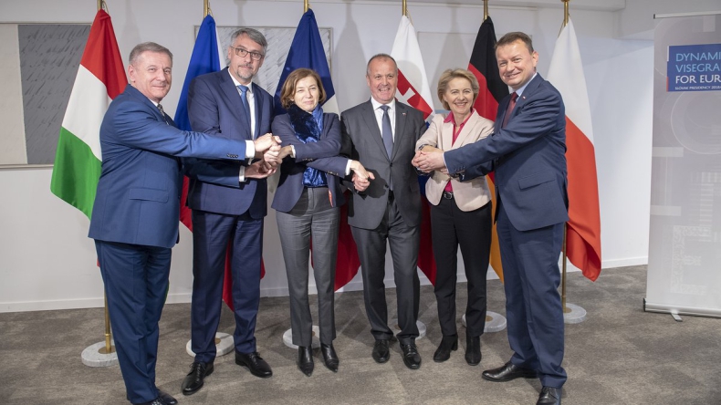 Błaszczak: Polska za otwarciem PESCO na kraje NATO spoza UE - GospodarkaMorska.pl