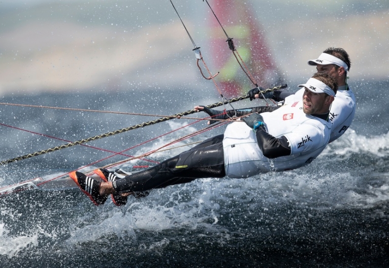 Dwie polskie załogi w złotych grupach ME klas 49er, 49erFX i Nacra 17 - GospodarkaMorska.pl
