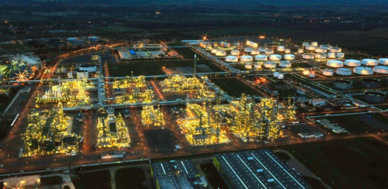 Total ogranicza pracę rafinerii z powodu podejrzenia skażonej ropy - GospodarkaMorska.pl