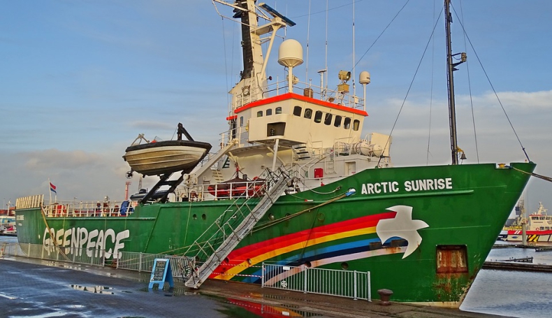 Rosja zapłaci 3 mln dolarów organizacji Greenpeace za nielegalne zatrzymanie ich statku - GospodarkaMorska.pl