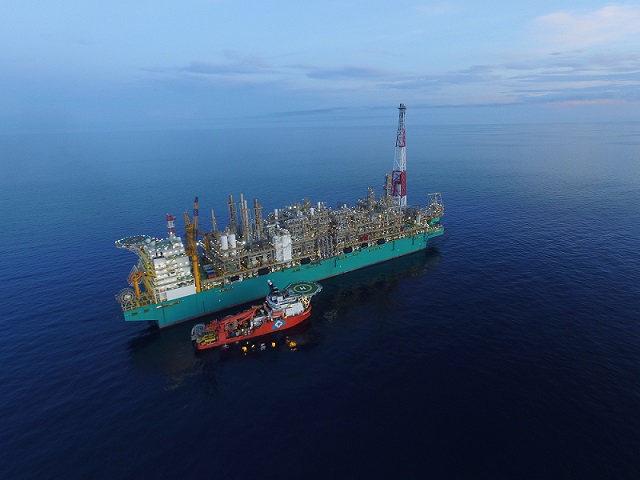 Pływający terminal LNG Petronasu rozpoczął produkcję w nowym miejscu - GospodarkaMorska.pl