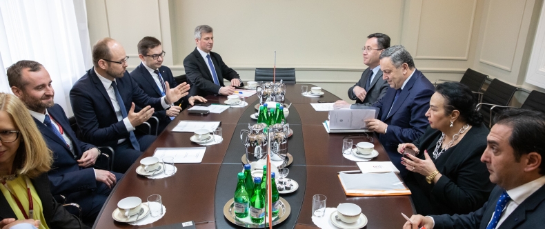 Polsko-armeńskie konsultacje polityczne w Warszawie - GospodarkaMorska.pl