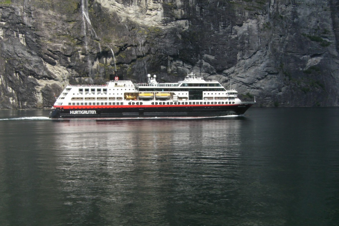 Hurtigruten znalazł niecodzienne paliwo dla swoich promów. Są nim... zdechłe ryby - GospodarkaMorska.pl