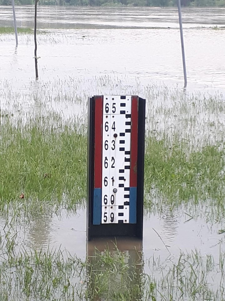 Służby walczą z podtopieniami i przygotowują się do fali wezbraniowej na Wiśle - GospodarkaMorska.pl