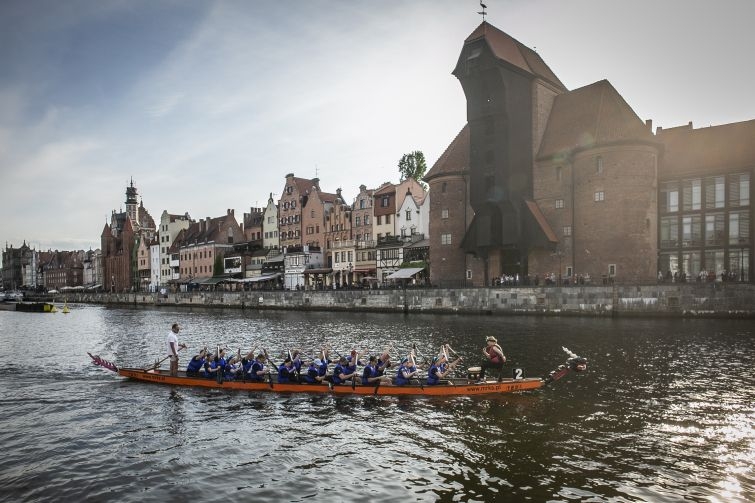 Regaty Smoczych Łodzi. 8 załóg – sami pracownicy trójmiejskich instytucji kultury - GospodarkaMorska.pl