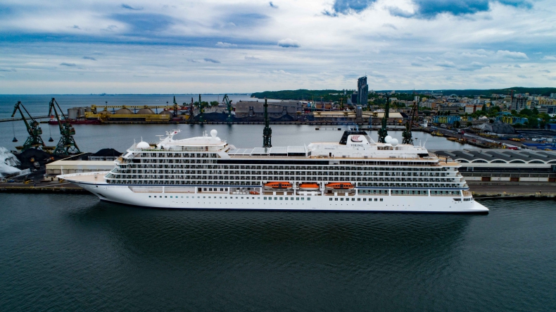 Najnowszy wycieczkowiec Viking Ocean Cruises zawinął do Portu Gdynia [foto, wideo] - GospodarkaMorska.pl